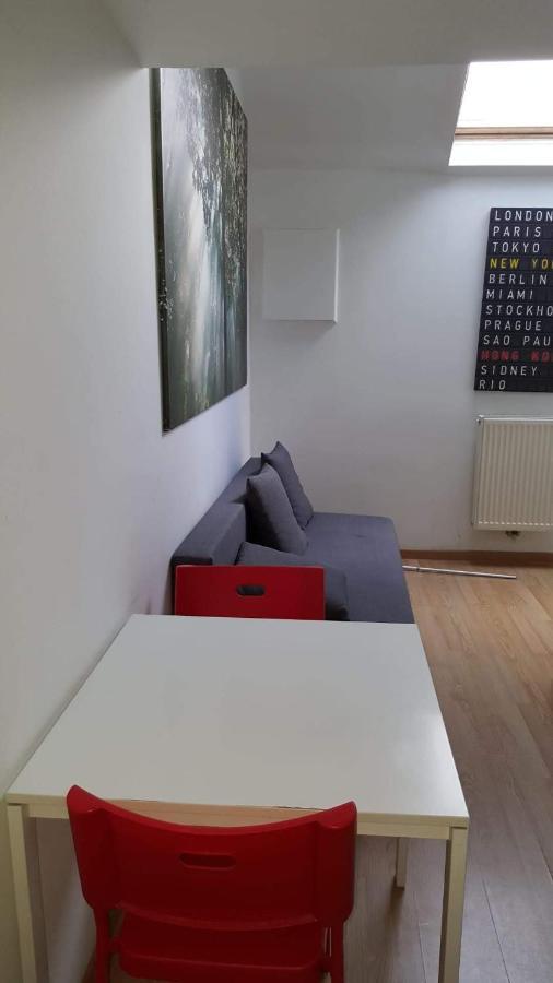 Central Duplex Sleeps 4 Brussel Bagian luar foto